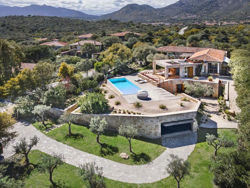 Villa Adriana aussen Sardinien Insiderei