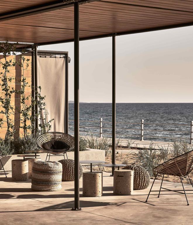 Designhotel auf der Peloponnes Boutiquehotel Dexamenes Seaside Hotel Griechenland Terrasse