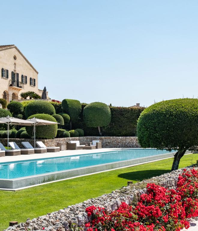 Ferienhaus auf Menorca Cugó Gran Pool Außenansicht Garten