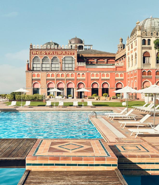 Hotel Excelsior Venice Lido Resort Aussenansicht mit Pool