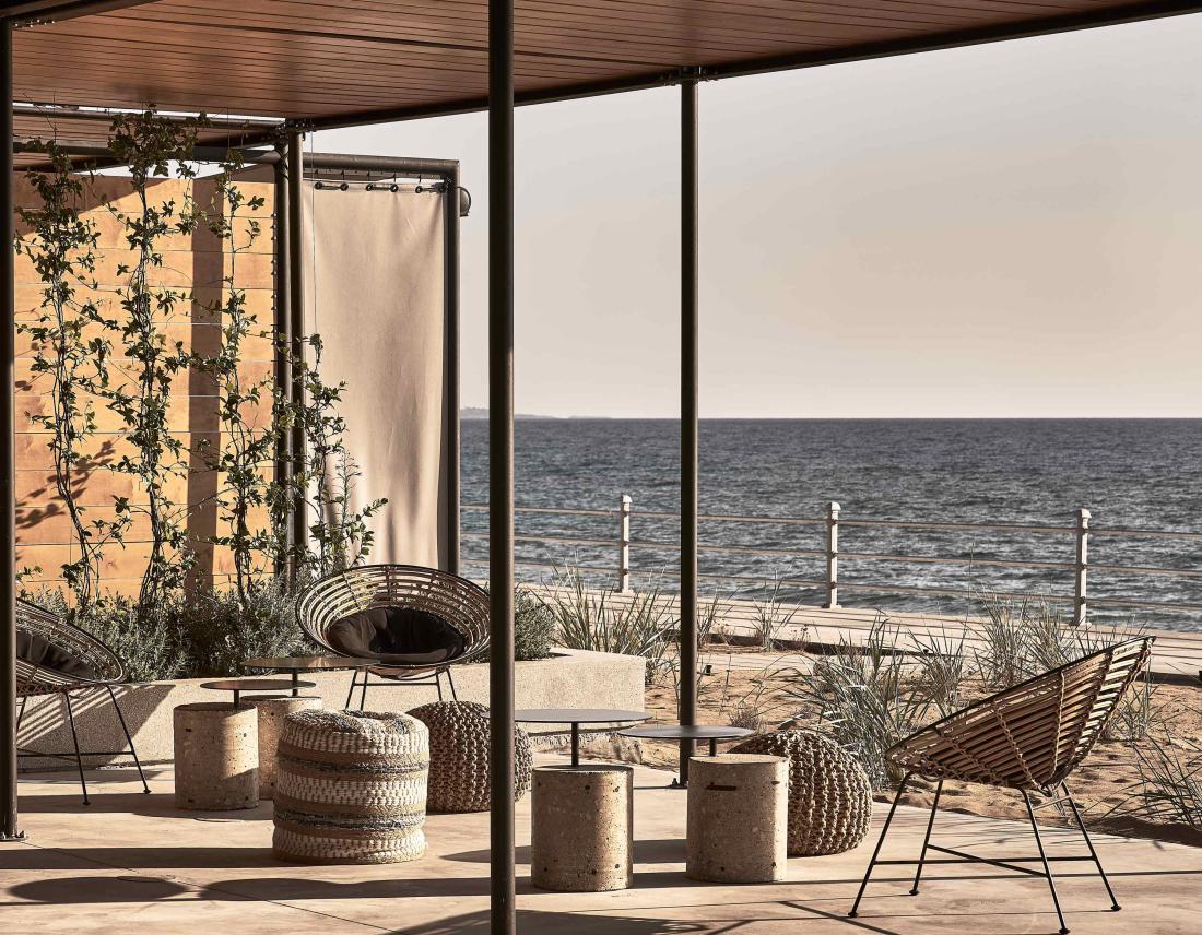 Designhotel auf der Peloponnes Boutiquehotel Dexamenes Seaside Hotel Griechenland Terrasse