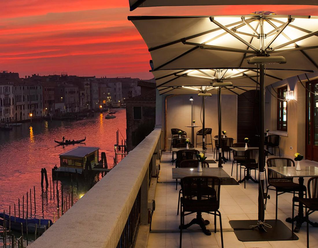H10 Palazzo Canova Hotel am Canal Grande Venedig Rooftopbar