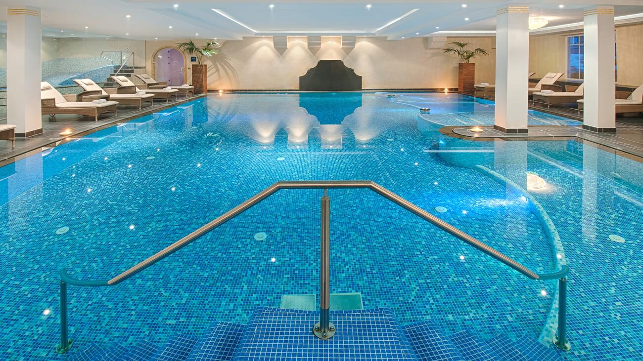 Alpenpalace Suedtirol Wellness Luxus Hotel Spa Ahrntal Indoor Pool