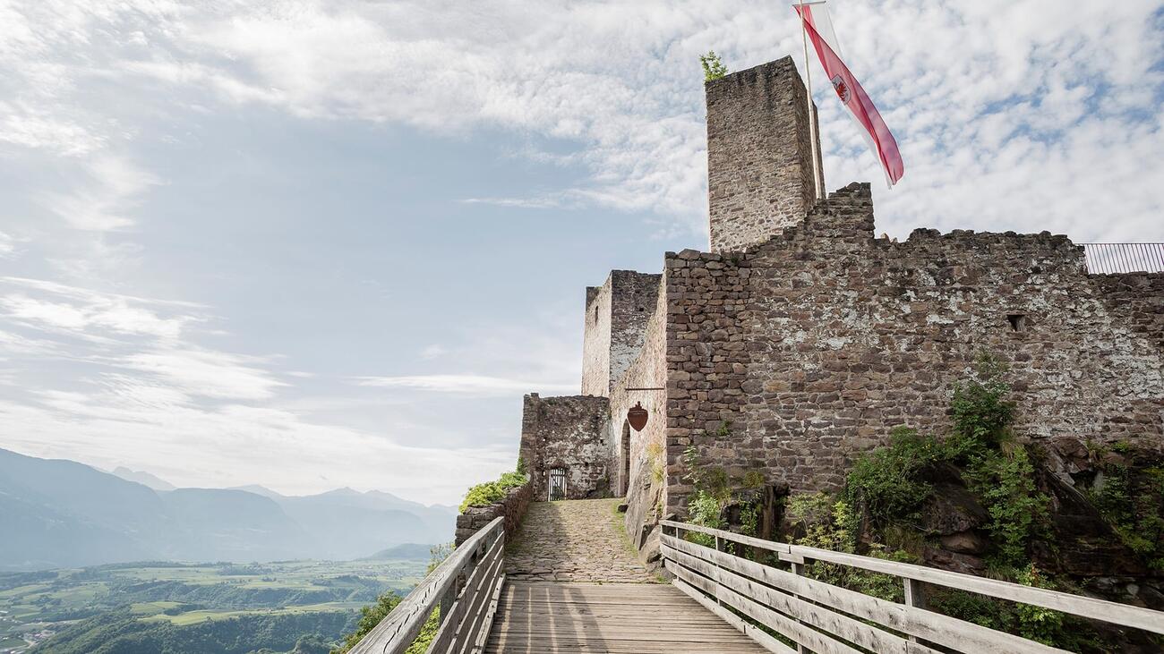Burg Hocheppan Weinstraße Südtirol Italien Radfahren