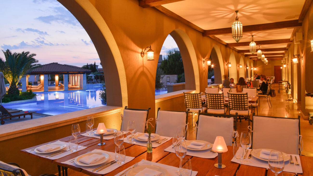 Costa Navarino The Romanos Resort Restaurant Griechenland Armyra
