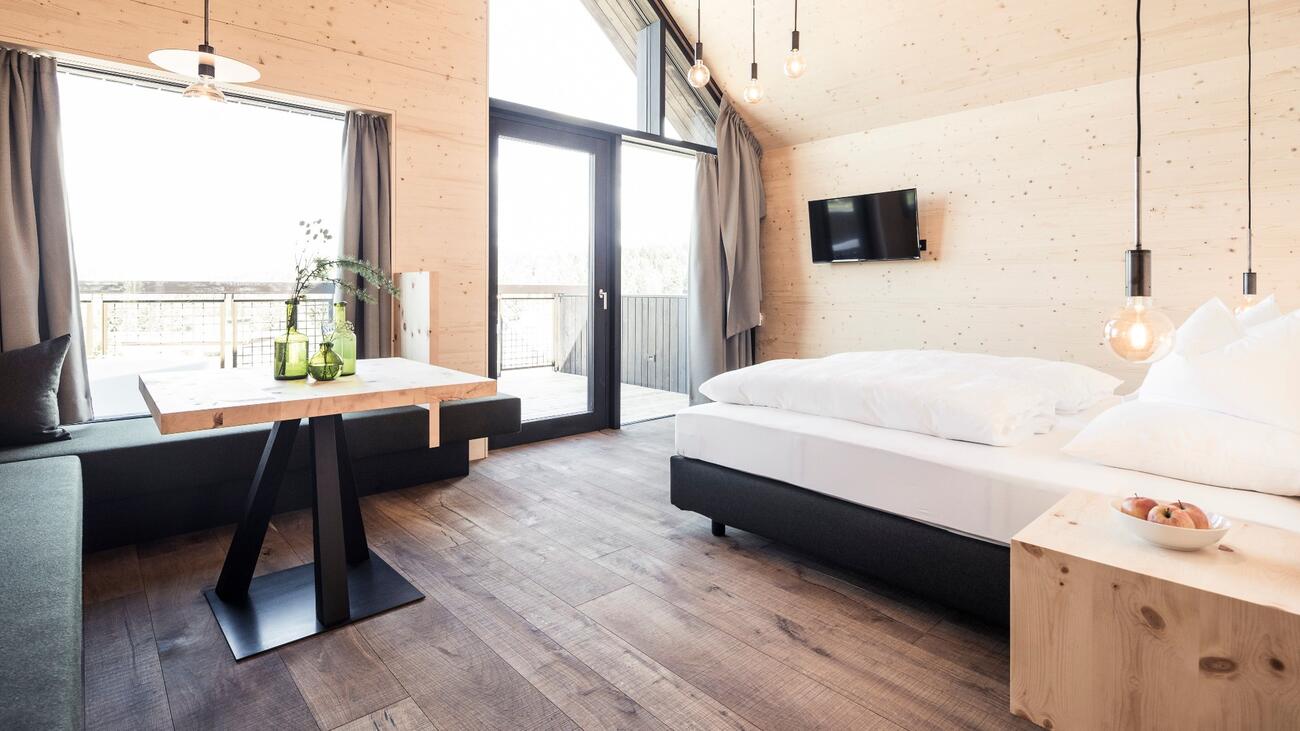 Hotel Pfoesl Suedtirol Italien Wellness Natur Spa Dolomiten Innenansicht Zimmer