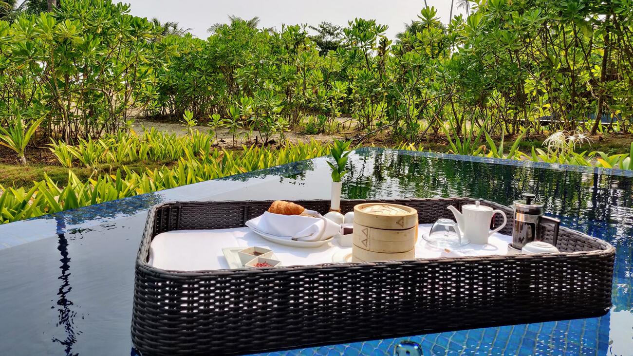 The Residence Bintan Indonesien Insel Luxus Hotel Floating Breakfast Pool