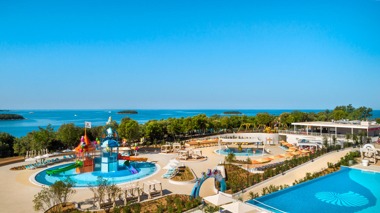 Aquapark mit zwei Schwimmbecken im Valamar Camping Resort