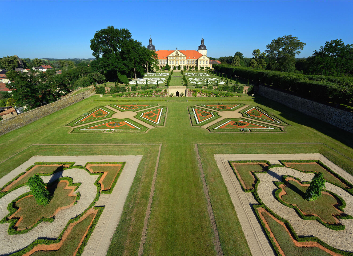 Das Schloss Hundisburg und seinen Garten c KULTUR Landschaft Haldensleben Hundisburg e.V. Fotograf Joachim Hoeft